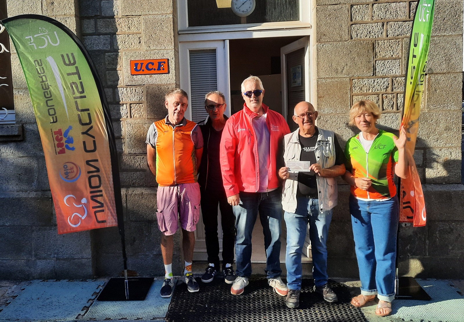 Remise de chèque pour "LA FOUGERAISE Lutte contre le cancer"