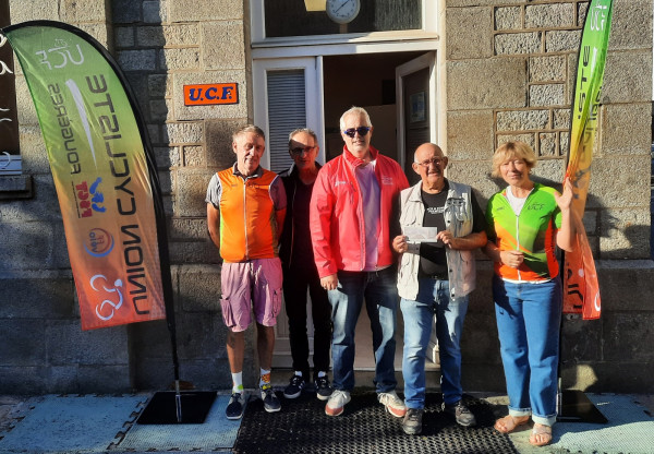 Remise de chèque pour "LA FOUGERAISE Lutte contre le cancer"